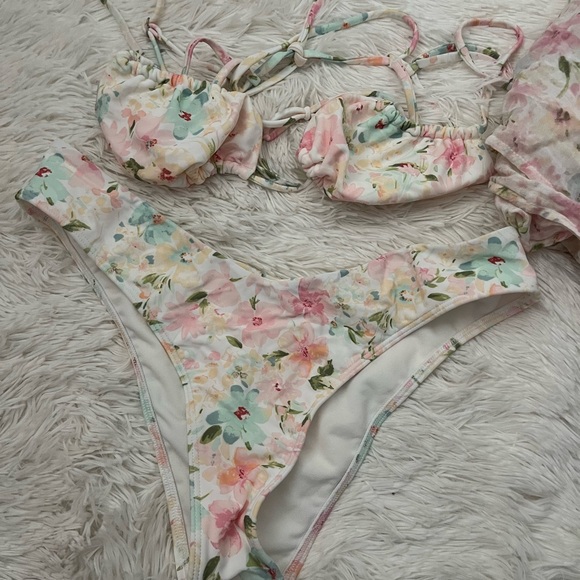 Abercrombie floral Bikini Set with Cover-Up - Picture 2 of 8